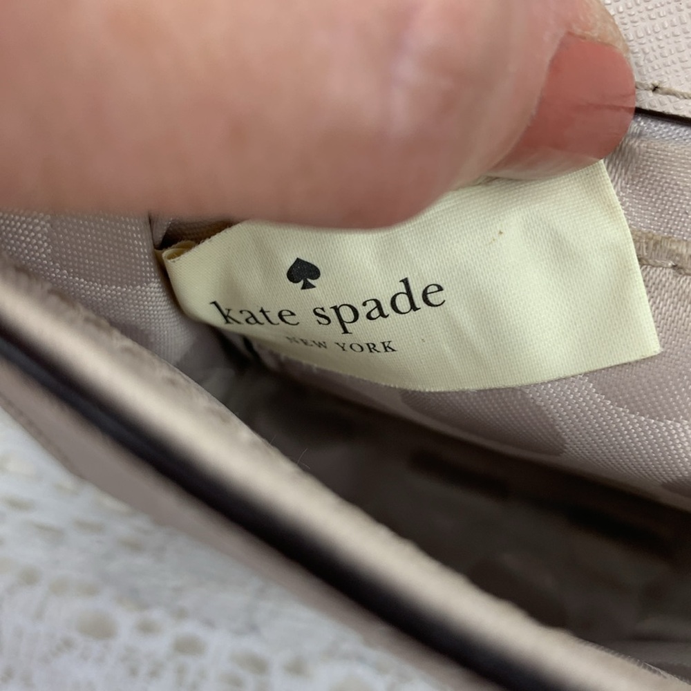 Kate Spade Creme Saffiano Leather Crossbody Bag Gold chain strap Flap snap close - Picture 8 of 15